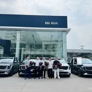 Kia Bắc Ninh - Hoạt động hỗ trợ khách chọn xe tại Yên Phong.